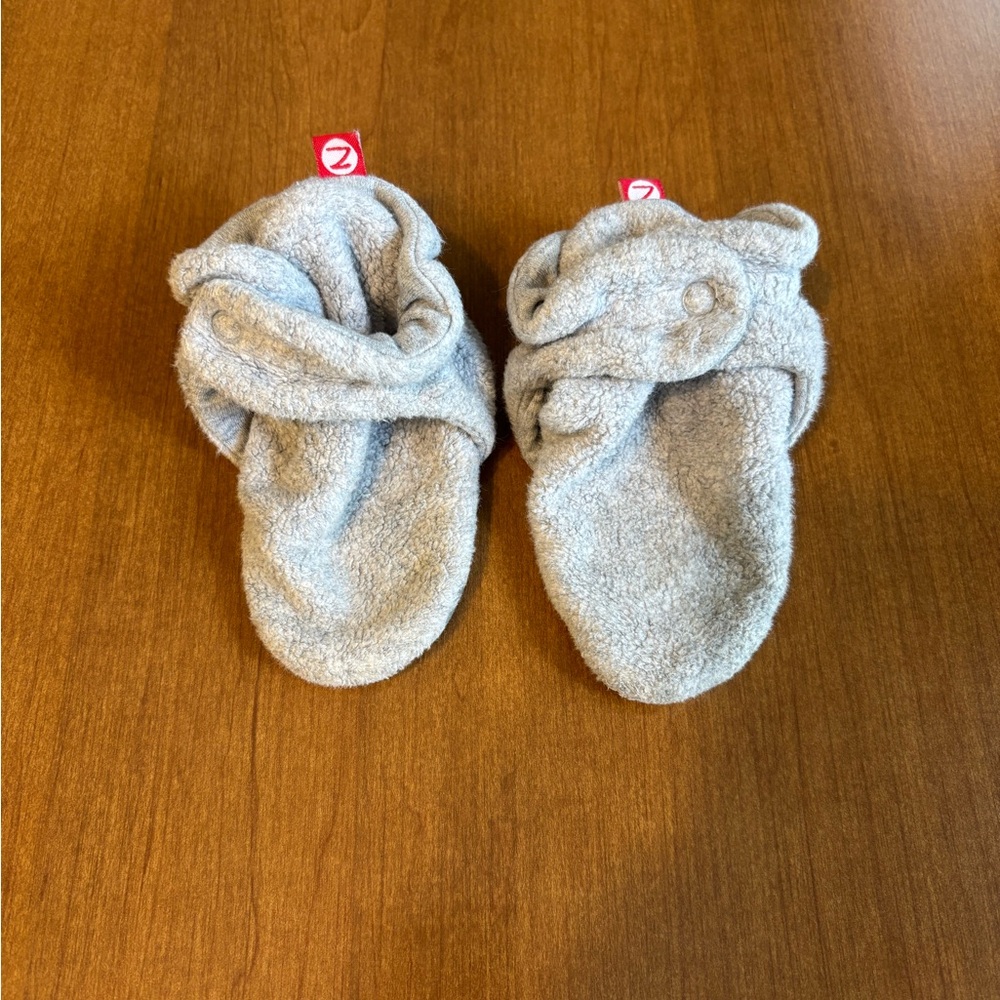 Zutano Gray Baby Booties sz 18 months